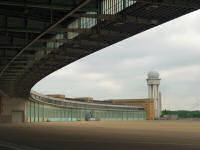 Flughafen Tempelhof - Führung: Hauptgebäude, Filmbunker, Dachterrasse (74 Bilder)